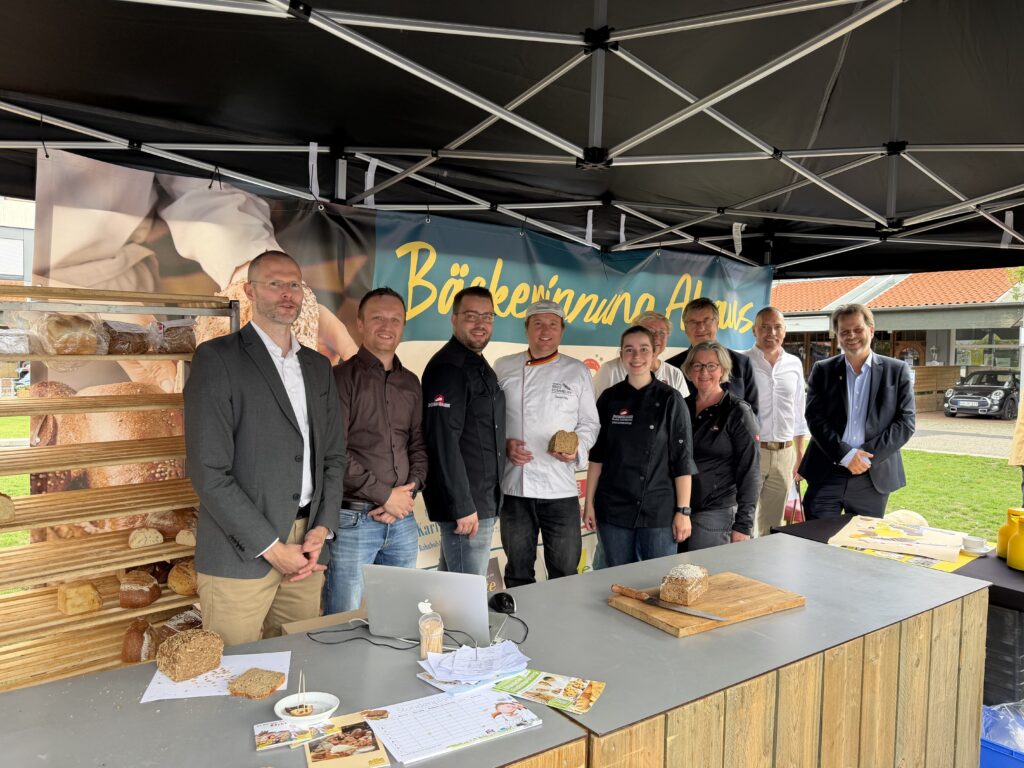 Öffentliche Brotprüfung der Bäcker-Innung Ahaus auf dem Feierabendmarkt in Gronau